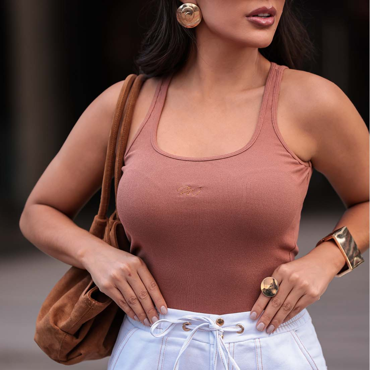 REGATA FEMININA AMENDOA